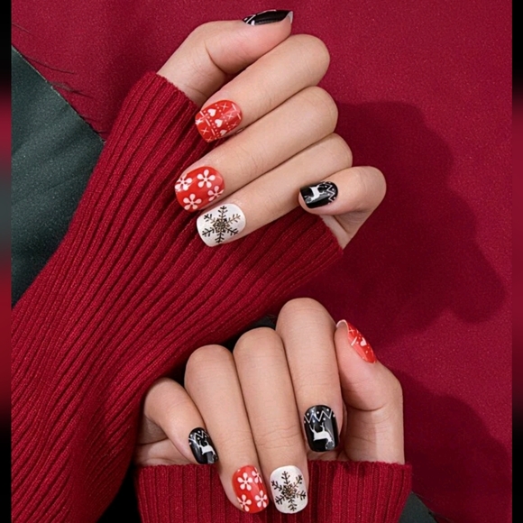 24 pc Xmas Nails - Picture 1 of 4